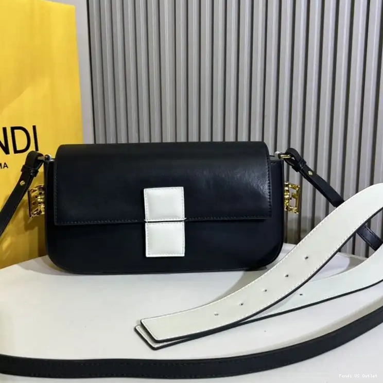 Vintage HOT Baguette In Leather Nappa Medium Twist Bag Black Fendi 0316