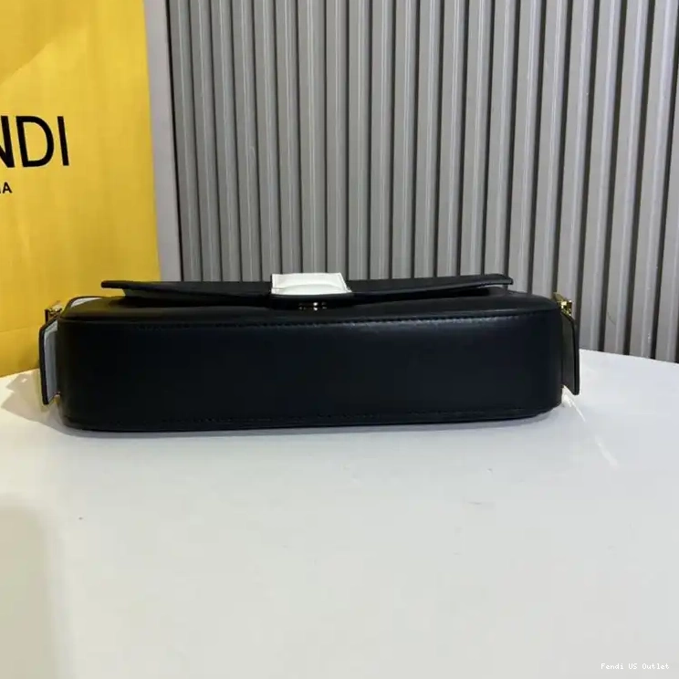 Vintage HOT Baguette In Leather Nappa Medium Twist Bag Black Fendi 0316