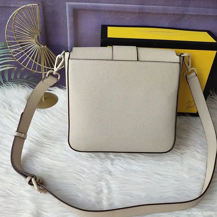 Affordable HOT Fendi Leather In Beige Romano Cuoio Medium Baguette Messenger 0304