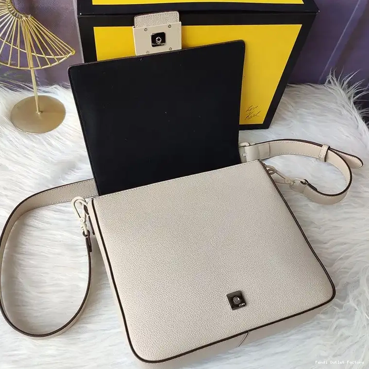 Affordable HOT Fendi Leather In Beige Romano Cuoio Medium Baguette Messenger 0304