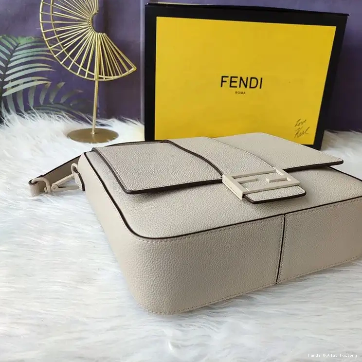 Affordable HOT Fendi Leather In Beige Romano Cuoio Medium Baguette Messenger 0304