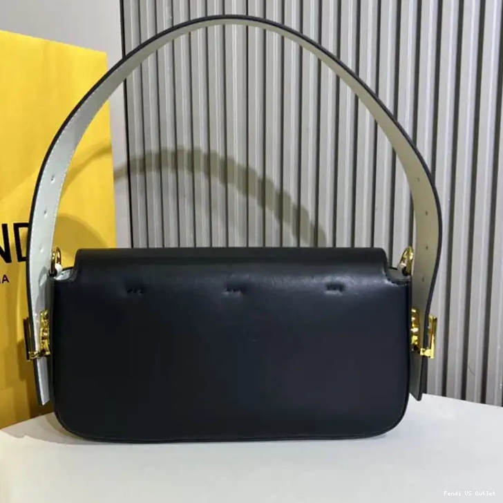 Vintage HOT Baguette In Leather Nappa Medium Twist Bag Black Fendi 0316